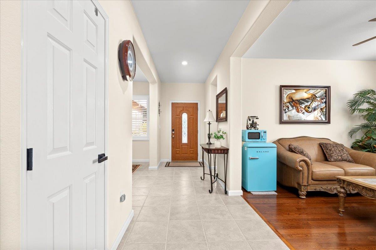 3670 Topaz Road West Sacramento, CA 95691 - Photo 5 of 36