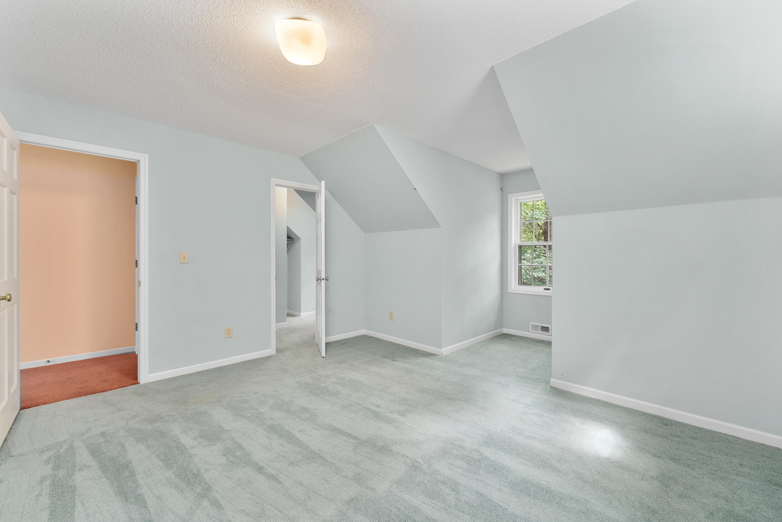 137 Canterbury Road Washington, WI 54701 - Photo 29 of 40 Dormer window and walk in closet