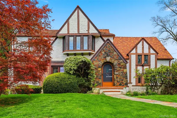 $1,180,000 | 930 Grant Avenue, Pelham, NY 10803