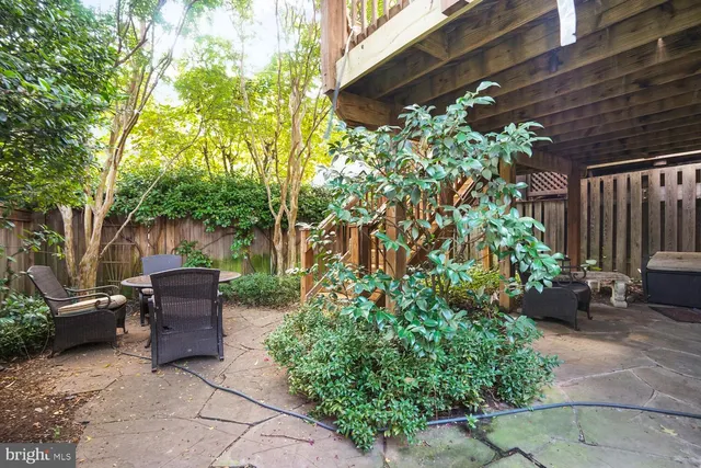 a wooden bench sitting in front of a building