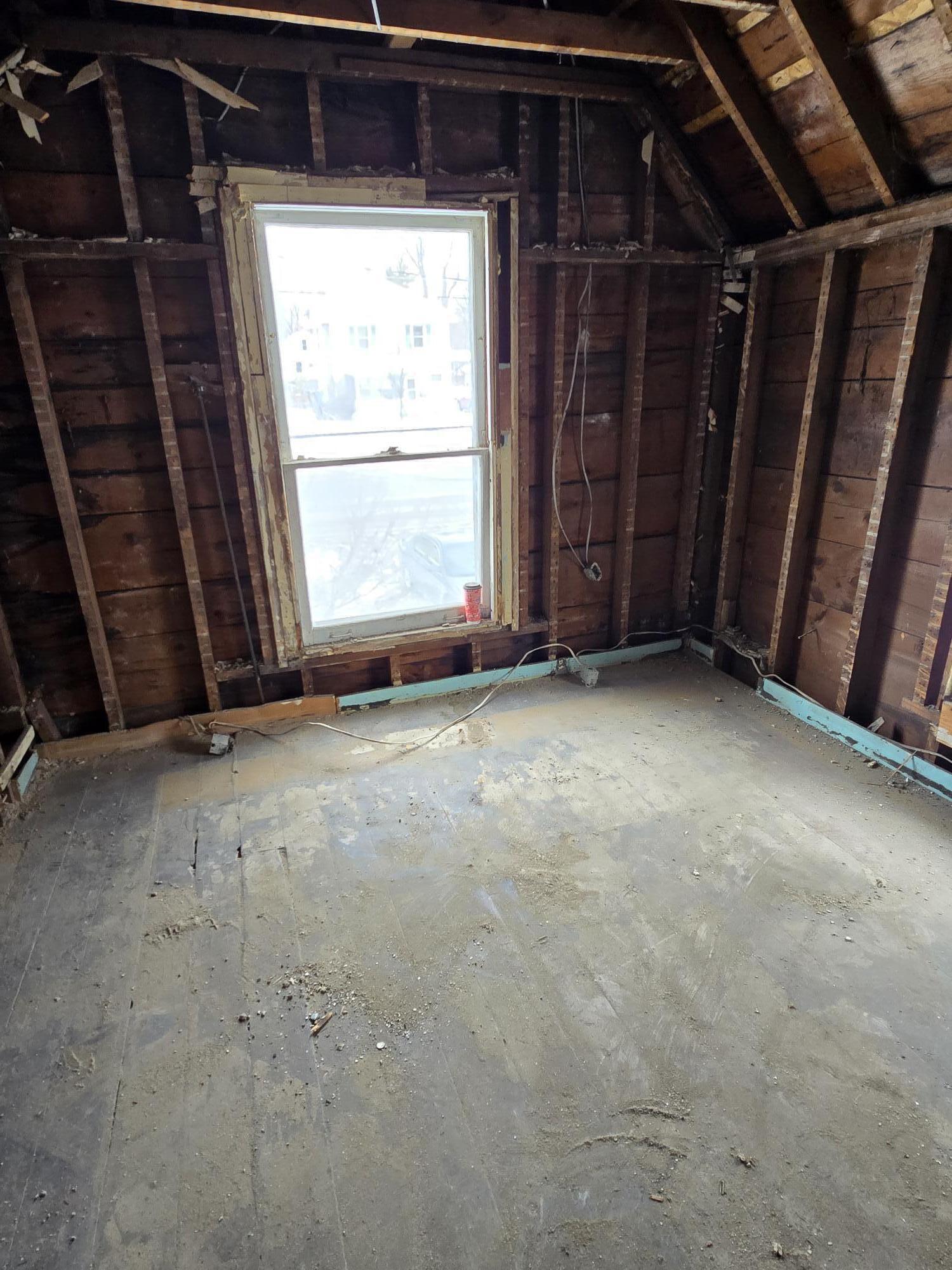 181 West Prospect Street Jackson, MI 49203 - Photo 11 of 13 181 W Prospect upstair room
