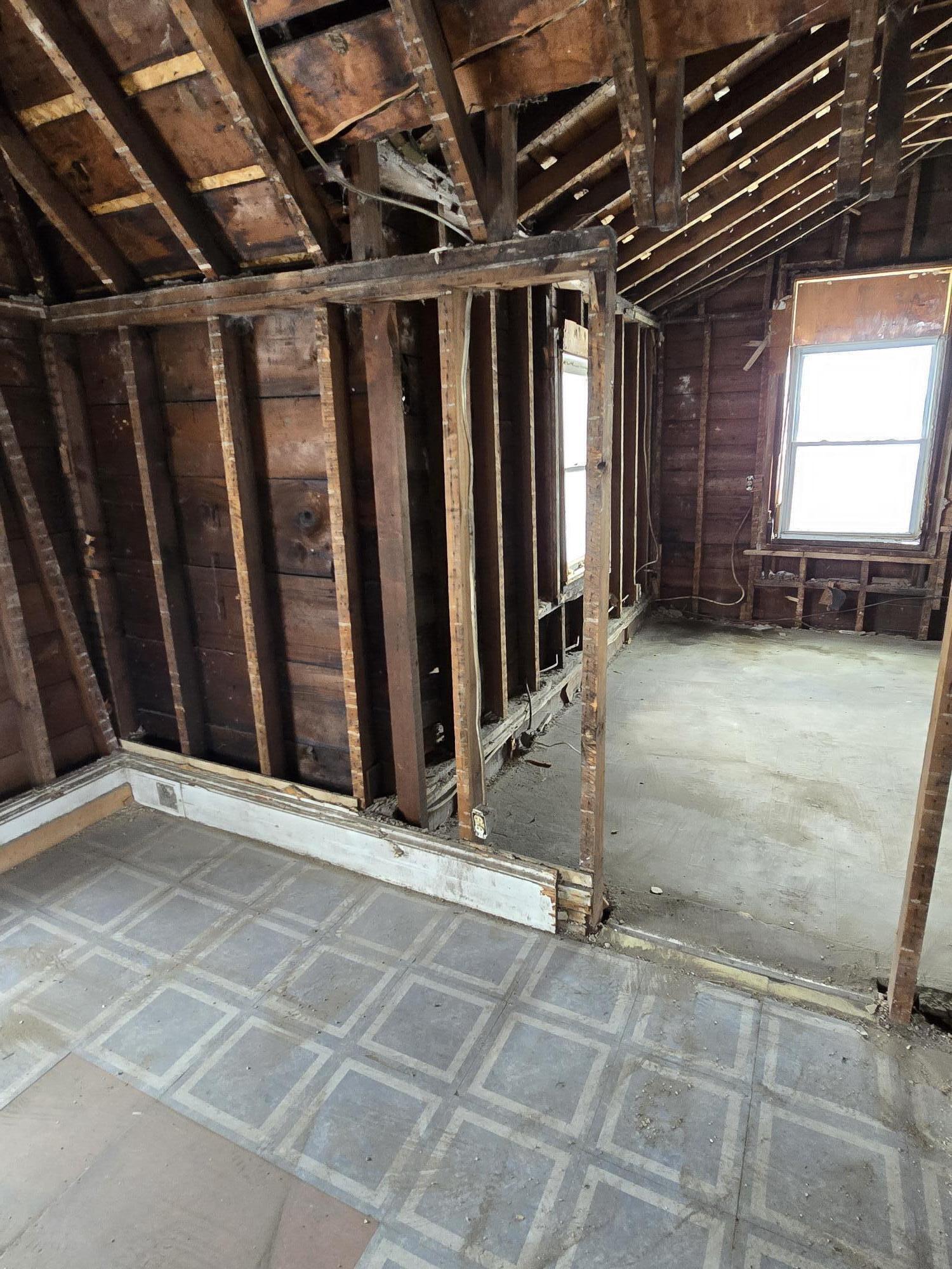 181 West Prospect Street Jackson, MI 49203 - Photo 12 of 13 181 W Prospect upstair room #2