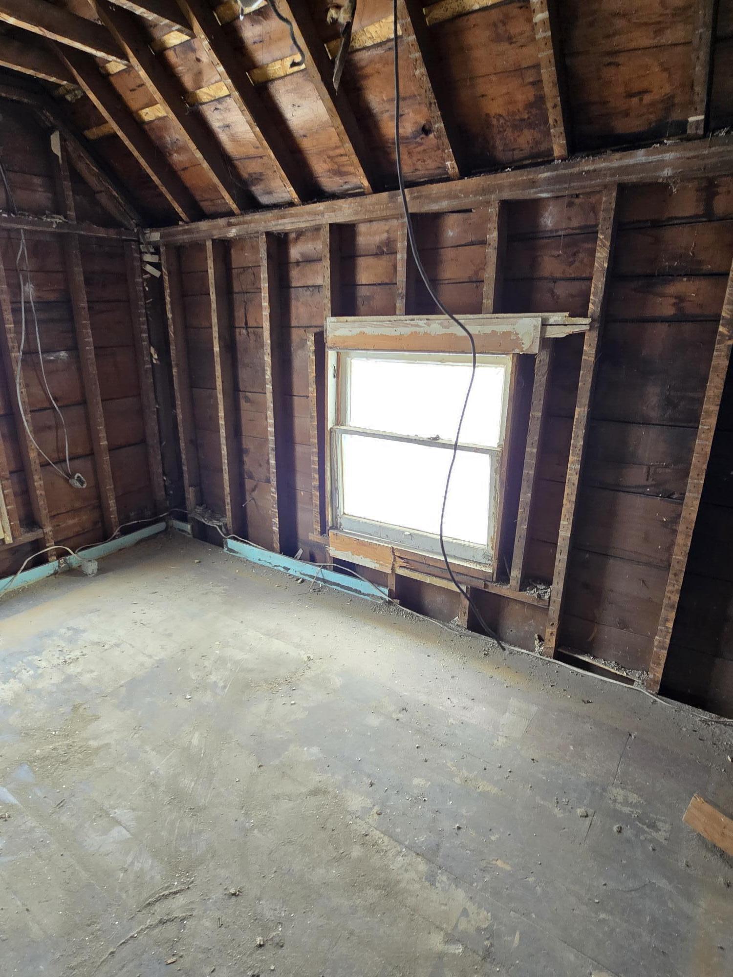 181 West Prospect Street Jackson, MI 49203 - Photo 13 of 13 181 W Prospect upstair room #4