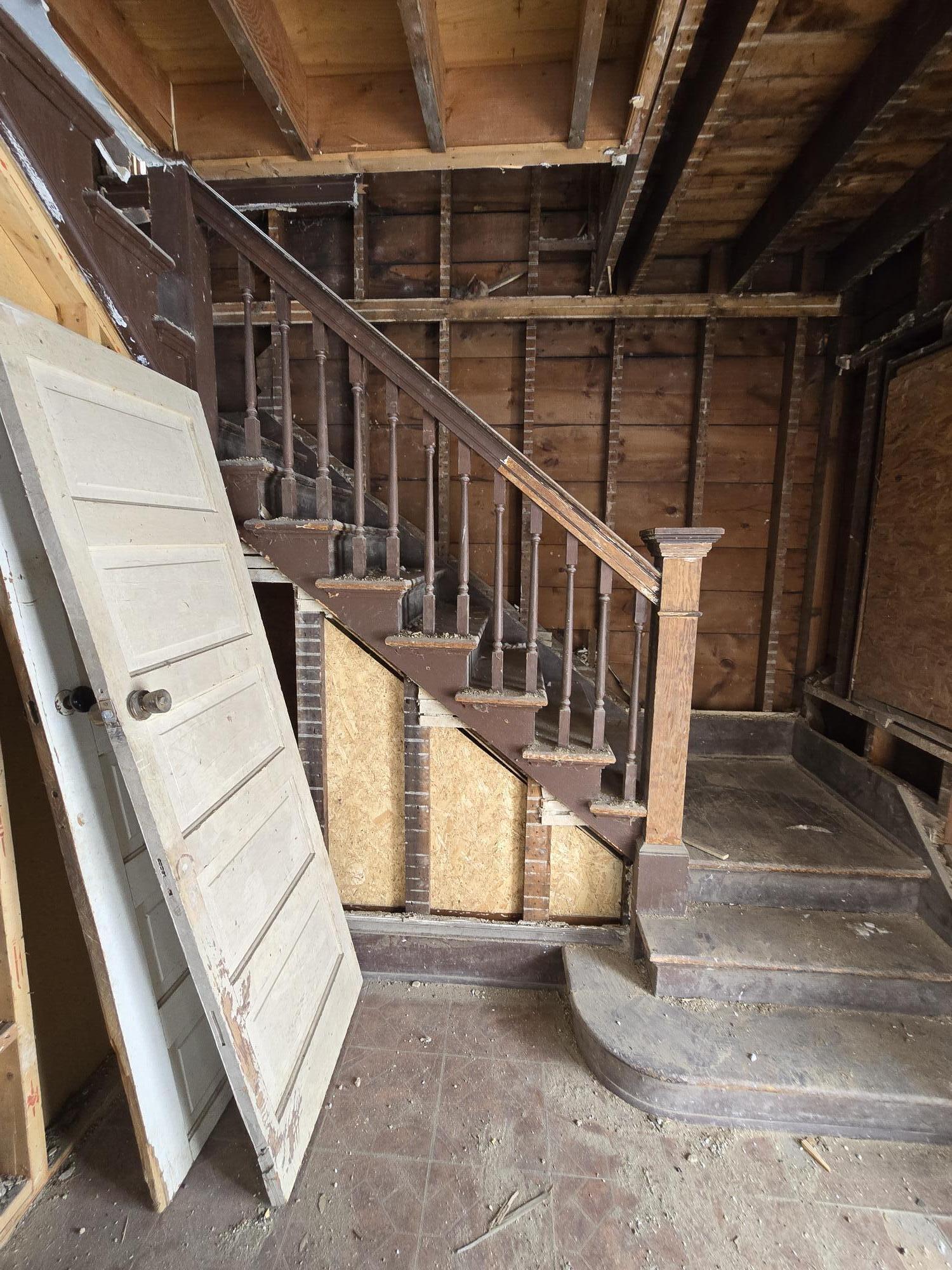 181 West Prospect Street Jackson, MI 49203 - Photo 2 of 13 181 W Prospect foyer with staircase
