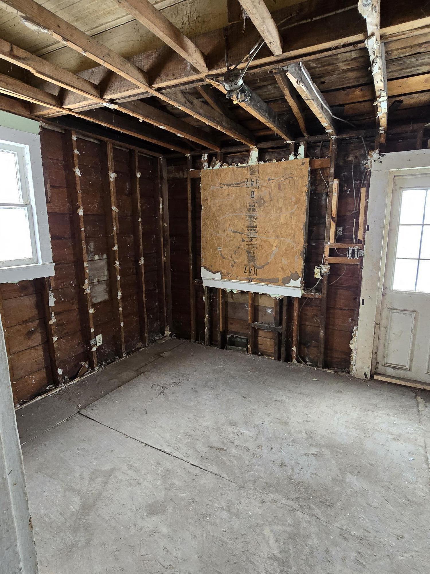 181 West Prospect Street Jackson, MI 49203 - Photo 8 of 13 181 W Prospect imside kitchen looking at