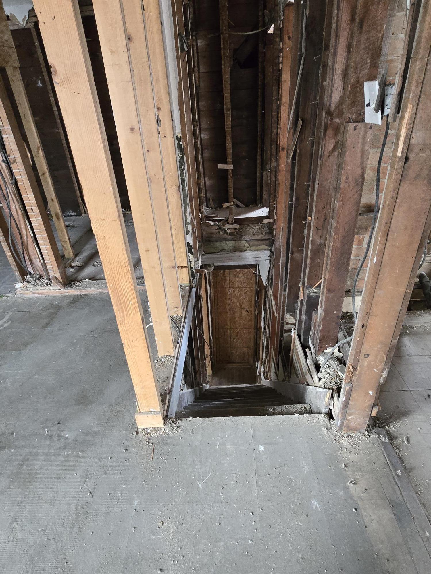 181 West Prospect Street Jackson, MI 49203 - Photo 9 of 13 181 W Prospect view of stairs to side