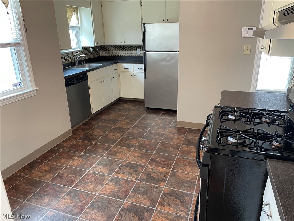 4146 Bayard Road Cleveland, OH 44121 - Photo 10 of 23