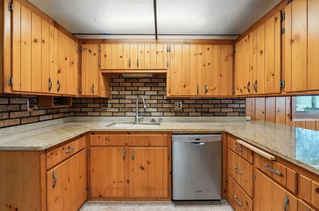 $369,000 | 4305 Riverside Road, Waterford, WI 53185