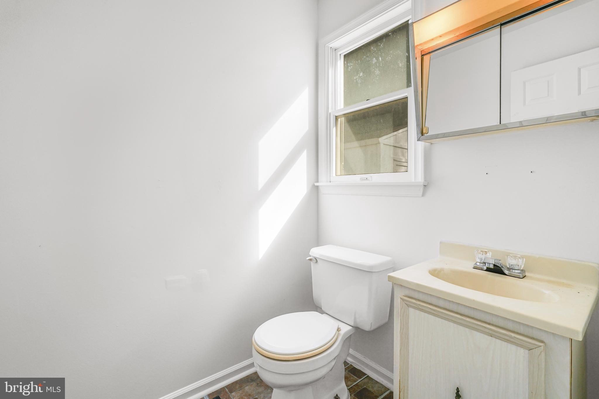 1074 Leeds Road Elkton, MD 21921 - Photo 14 of 29 Powder room