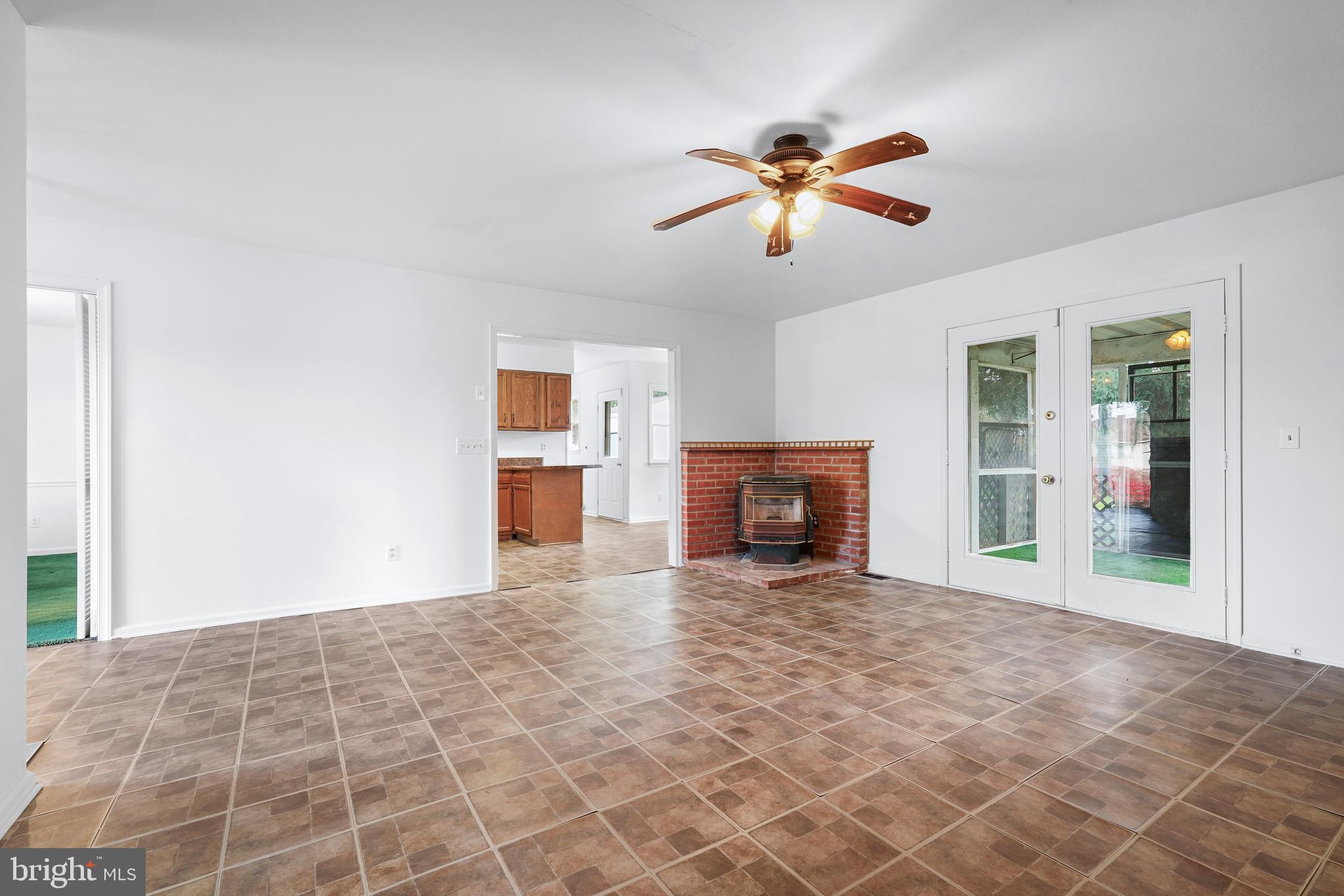 1074 Leeds Road Elkton, MD 21921 - Photo 17 of 29 Living room