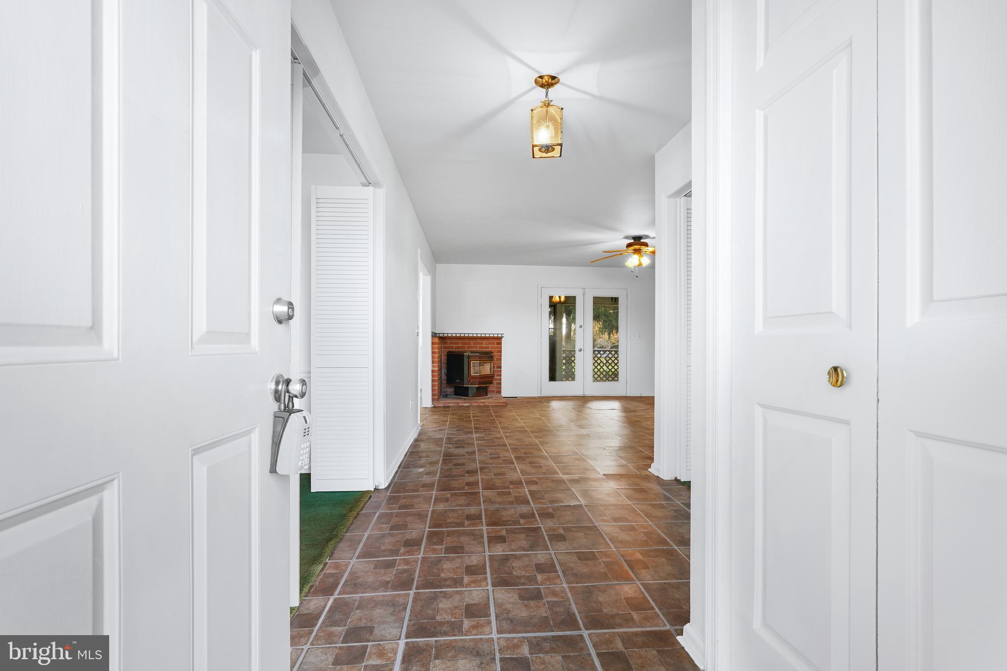 1074 Leeds Road Elkton, MD 21921 - Photo 4 of 29 Foyer