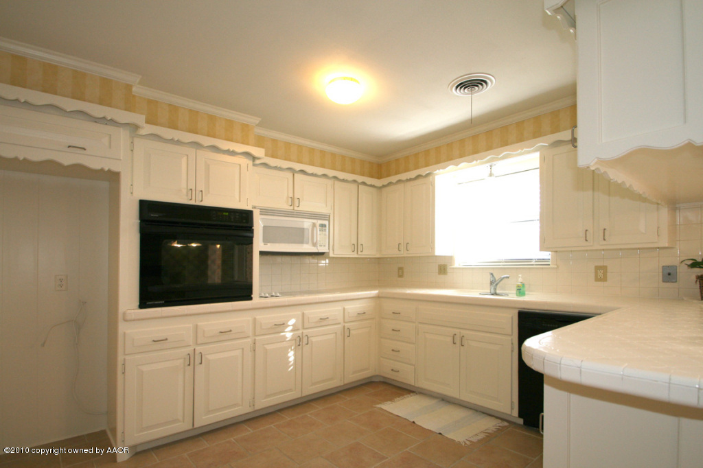 3309 Lombard Road Amarillo, TX 79106 - Photo 5 of 13 a kitchen with a sink and cabinets