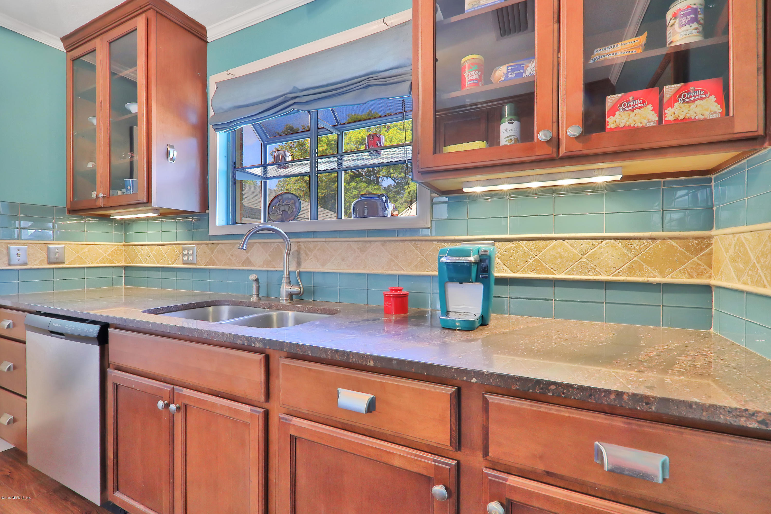 1758 Greenridge Road Jacksonville, FL 32207 - Photo 4 of 25 0S9A1172