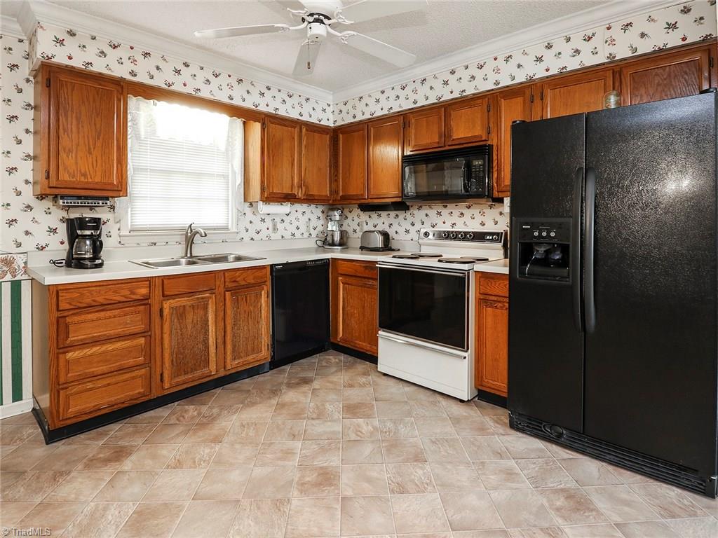 805 Burguss Road High Point, NC 27265 - Photo 5 of 20 Gallery Image 5