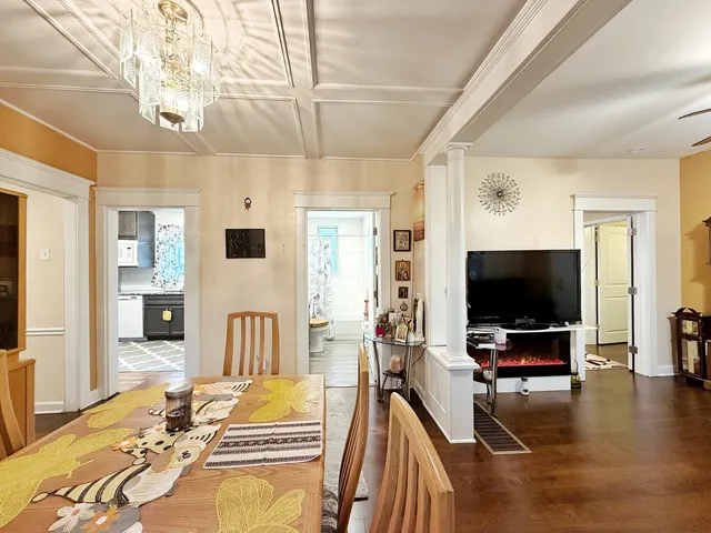 $295,000 | 320 West Donovan Avenue, Woodstock, IL 60098