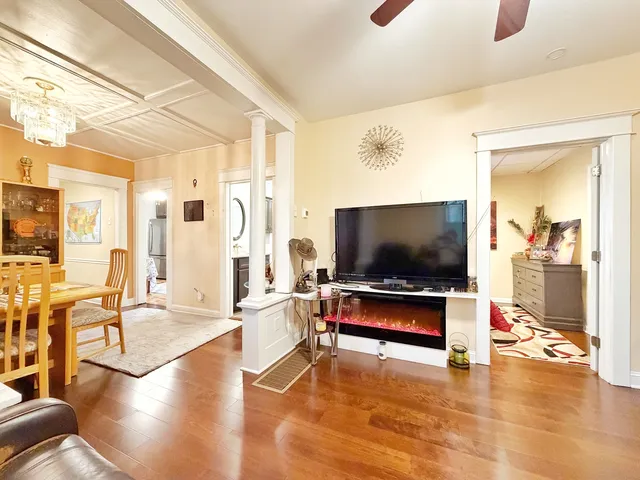 $295,000 | 320 West Donovan Avenue, Woodstock, IL 60098