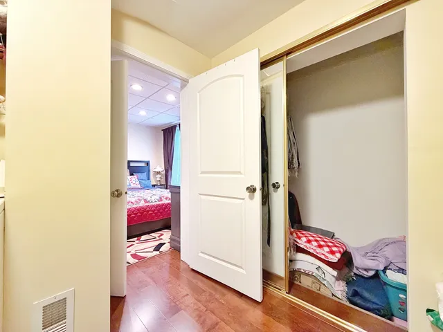 $295,000 | 320 West Donovan Avenue, Woodstock, IL 60098