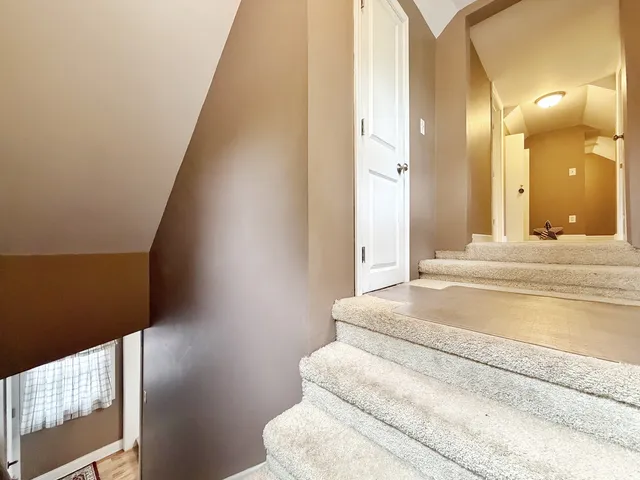 $295,000 | 320 West Donovan Avenue, Woodstock, IL 60098