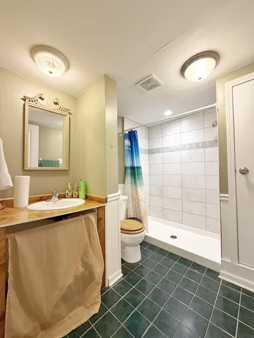 $295,000 | 320 West Donovan Avenue, Woodstock, IL 60098