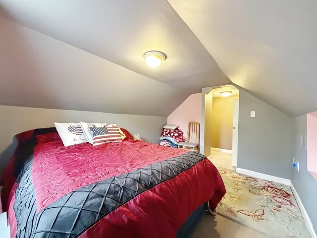 $295,000 | 320 West Donovan Avenue, Woodstock, IL 60098