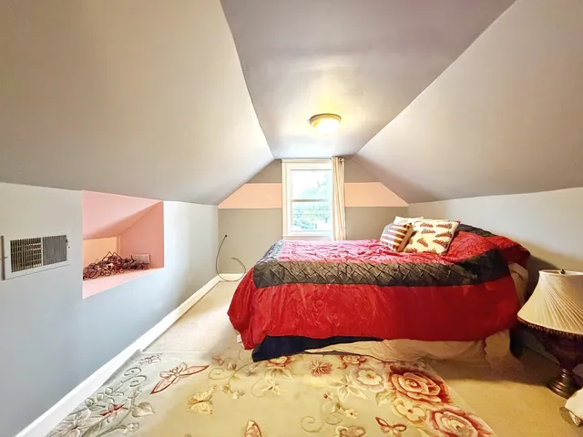 $295,000 | 320 West Donovan Avenue, Woodstock, IL 60098