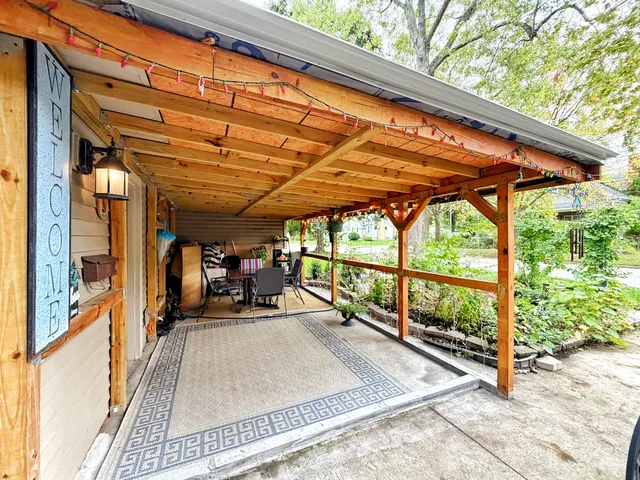 $295,000 | 320 West Donovan Avenue, Woodstock, IL 60098