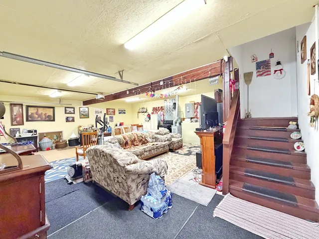 $295,000 | 320 West Donovan Avenue, Woodstock, IL 60098