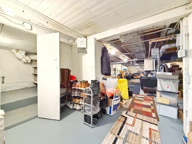 $295,000 | 320 West Donovan Avenue, Woodstock, IL 60098