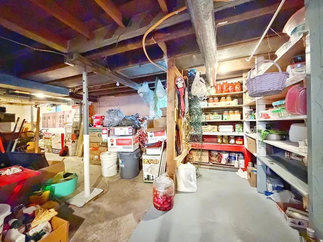 $295,000 | 320 West Donovan Avenue, Woodstock, IL 60098