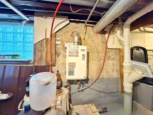 $295,000 | 320 West Donovan Avenue, Woodstock, IL 60098