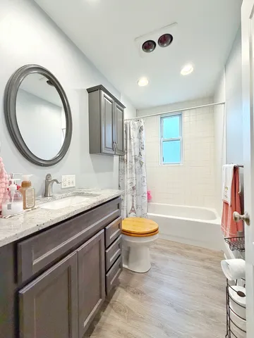 $295,000 | 320 West Donovan Avenue, Woodstock, IL 60098