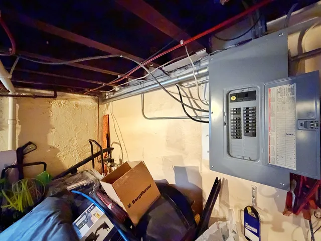 $295,000 | 320 West Donovan Avenue, Woodstock, IL 60098