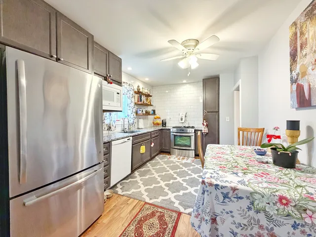 $295,000 | 320 West Donovan Avenue, Woodstock, IL 60098