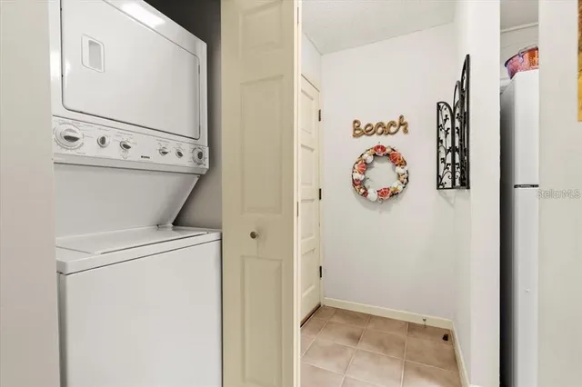 walk in closet with window