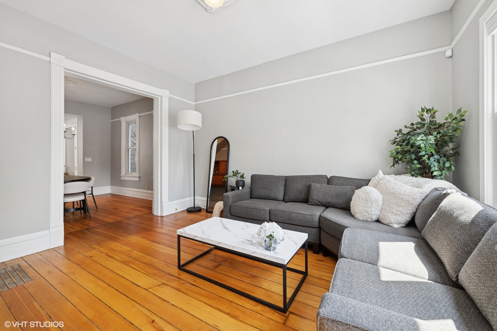 3025 North Racine Avenue Chicago, IL 60657 - Photo 3 of 35 Gallery Image 3