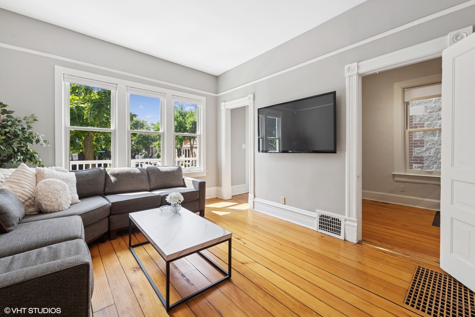 3025 North Racine Avenue Chicago, IL 60657 - Photo 4 of 35 Gallery Image 4