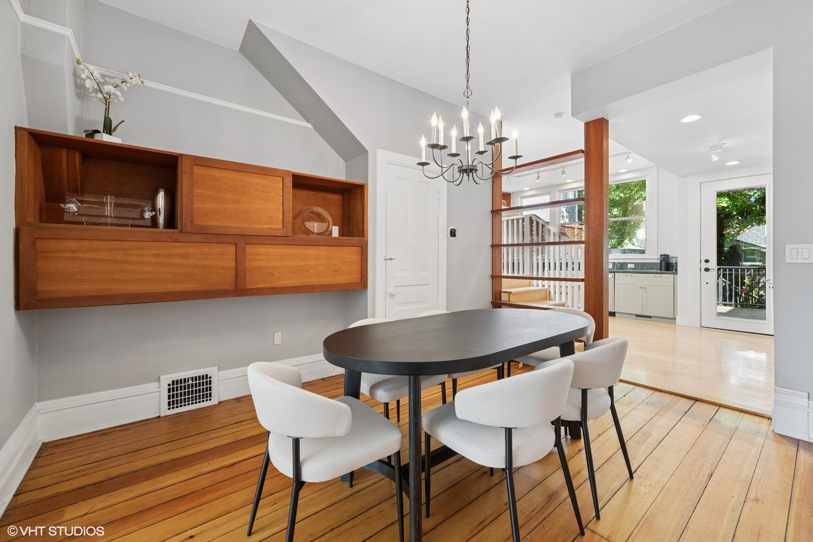 3025 North Racine Avenue Chicago, IL 60657 - Photo 6 of 35 Gallery Image 6