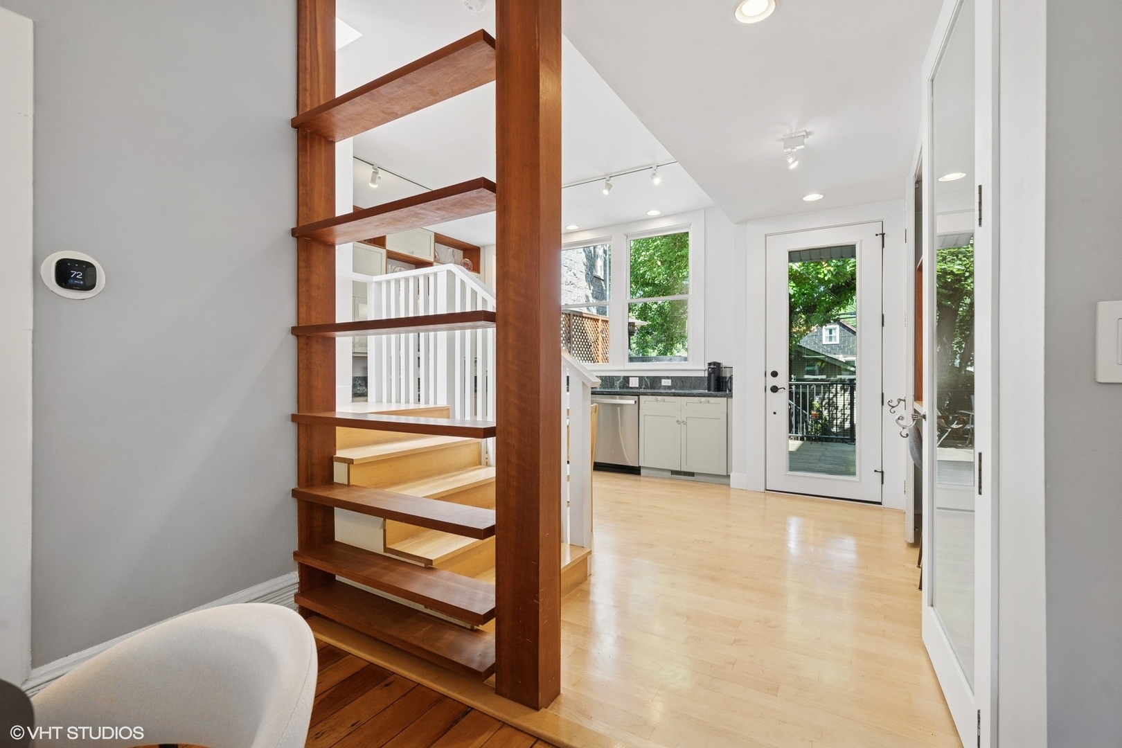 3025 North Racine Avenue Chicago, IL 60657 - Photo 8 of 35 Gallery Image 8