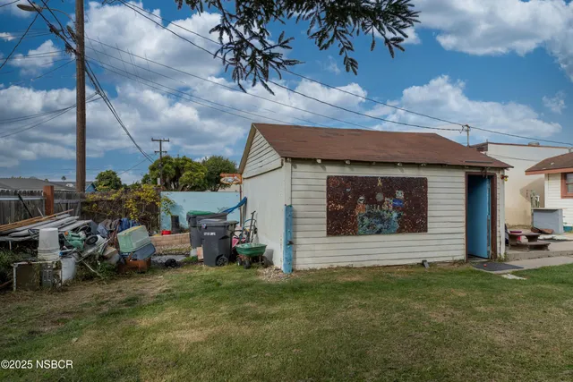 a view of a house with backyard and sitting area