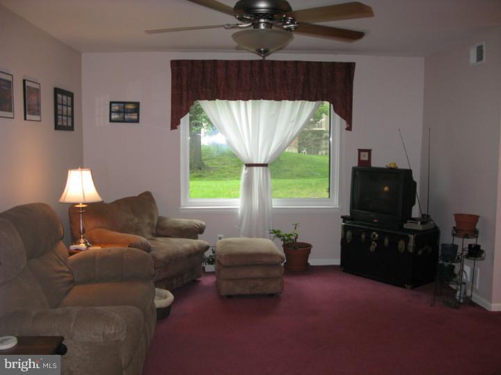 126-2 Kirkbride Road Voorhees, NJ 08043 - Photo 4 of 21 Living Room