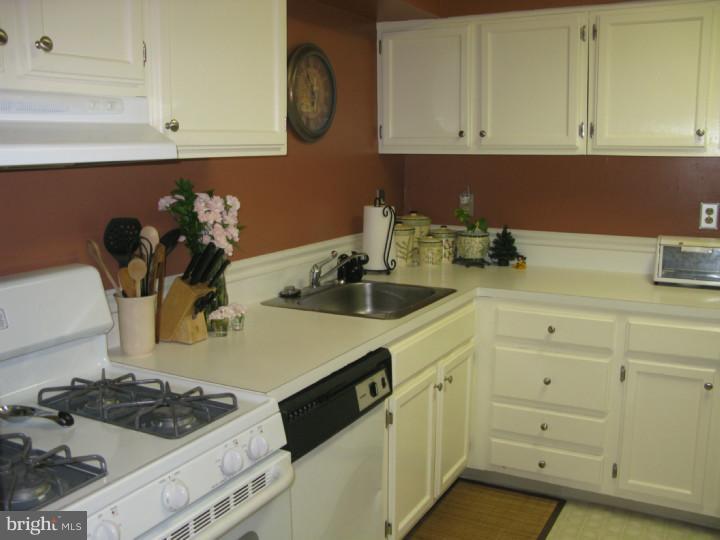 126-2 Kirkbride Road Voorhees, NJ 08043 - Photo 8 of 21 Kitchen