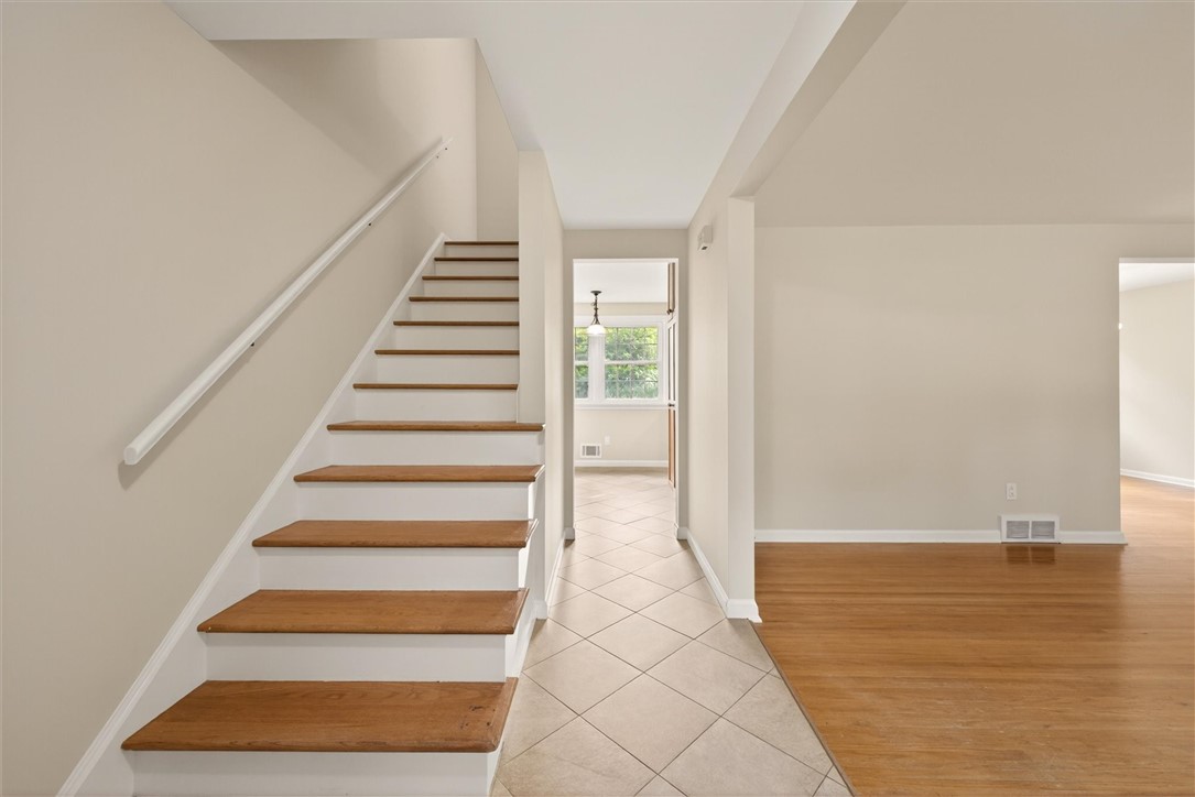 120 Benedict Road Perinton, NY 14534 - Photo 4 of 34