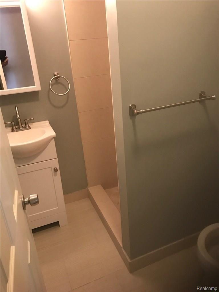 27990 Five Mile Road Livonia, MI 48154 - Photo 8 of 11 Bath2 a.jpg