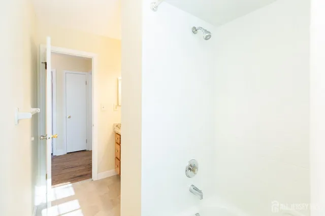 $799,000 | 9 Sturbridge Drive West, Piscataway, NJ 08854