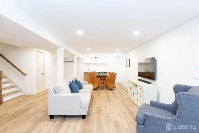 $799,000 | 9 Sturbridge Drive West, Piscataway, NJ 08854