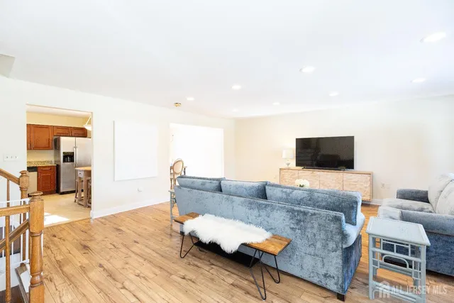 $799,000 | 9 Sturbridge Drive West, Piscataway, NJ 08854