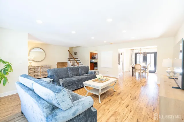 $799,000 | 9 Sturbridge Drive West, Piscataway, NJ 08854