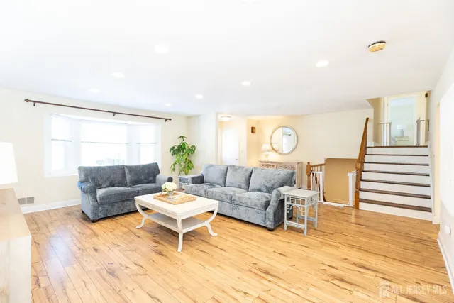 $799,000 | 9 Sturbridge Drive West, Piscataway, NJ 08854