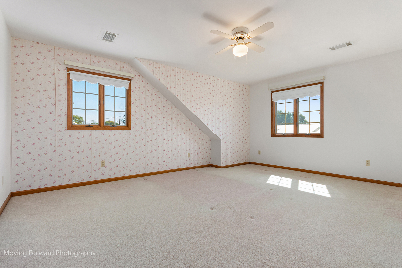 1645 East Southmor Road Morris, IL 60450 - Photo 18 of 39 an empty room with windows and ceiling fan