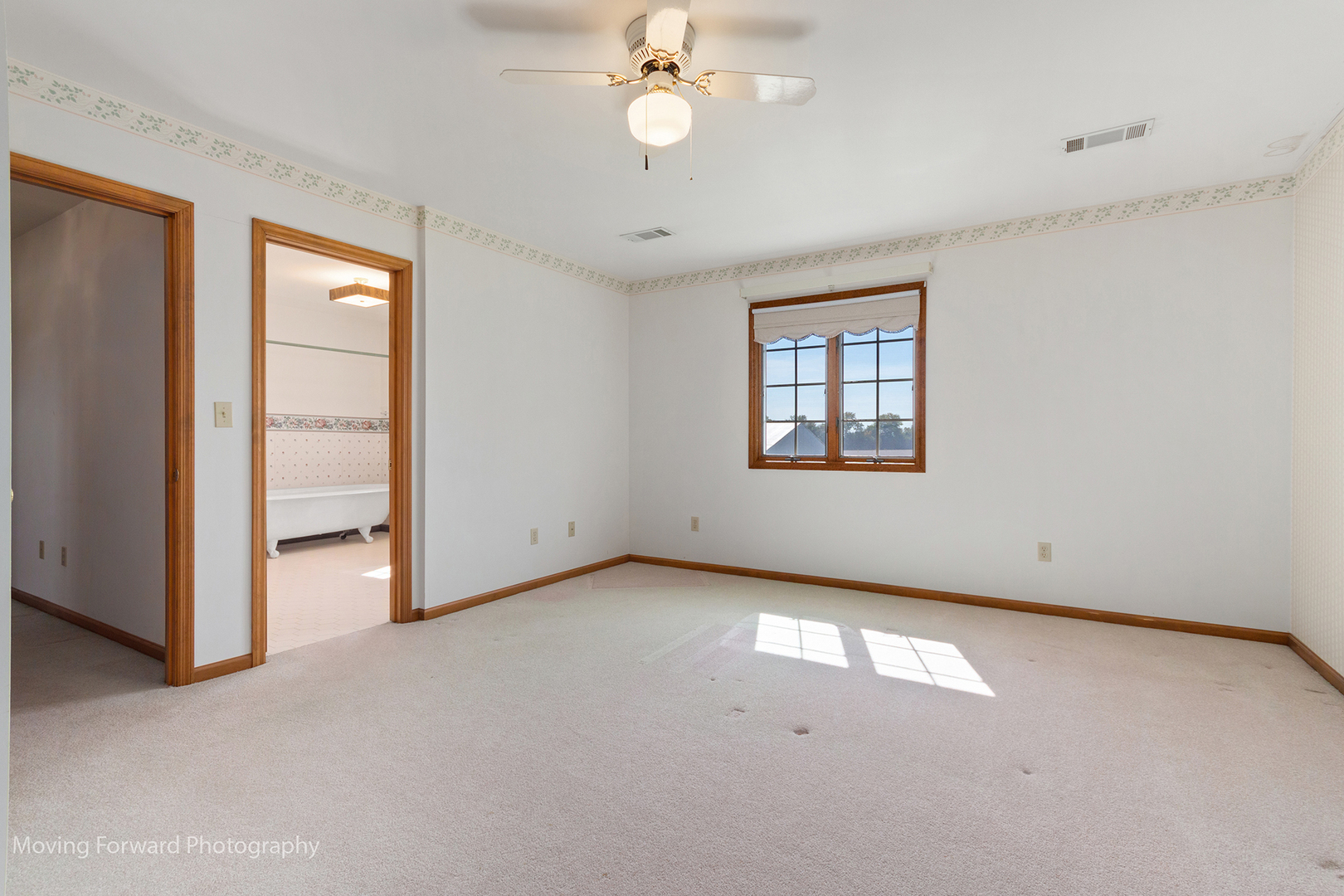 1645 East Southmor Road Morris, IL 60450 - Photo 22 of 39 an empty room with windows and closet area